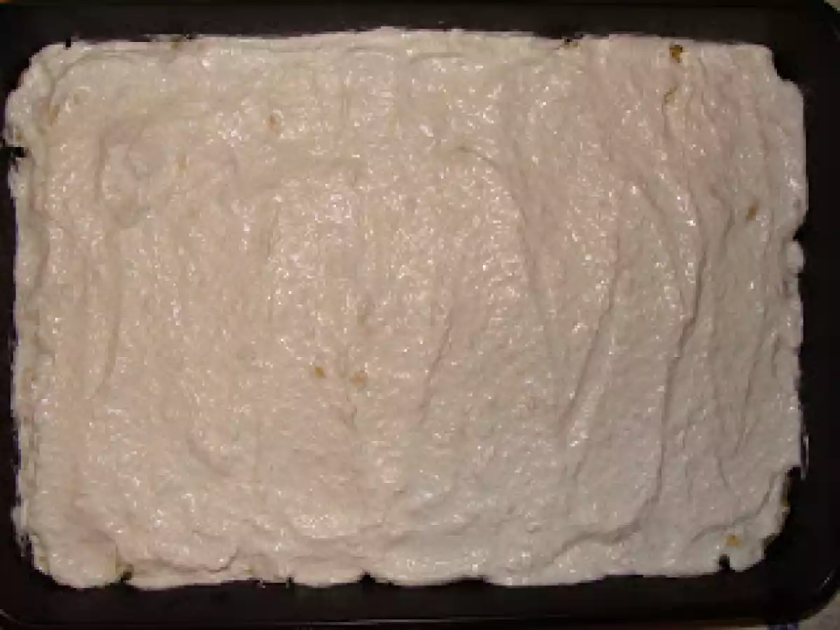 Prajitura cu dulceata, cocos si bezea - poza 4