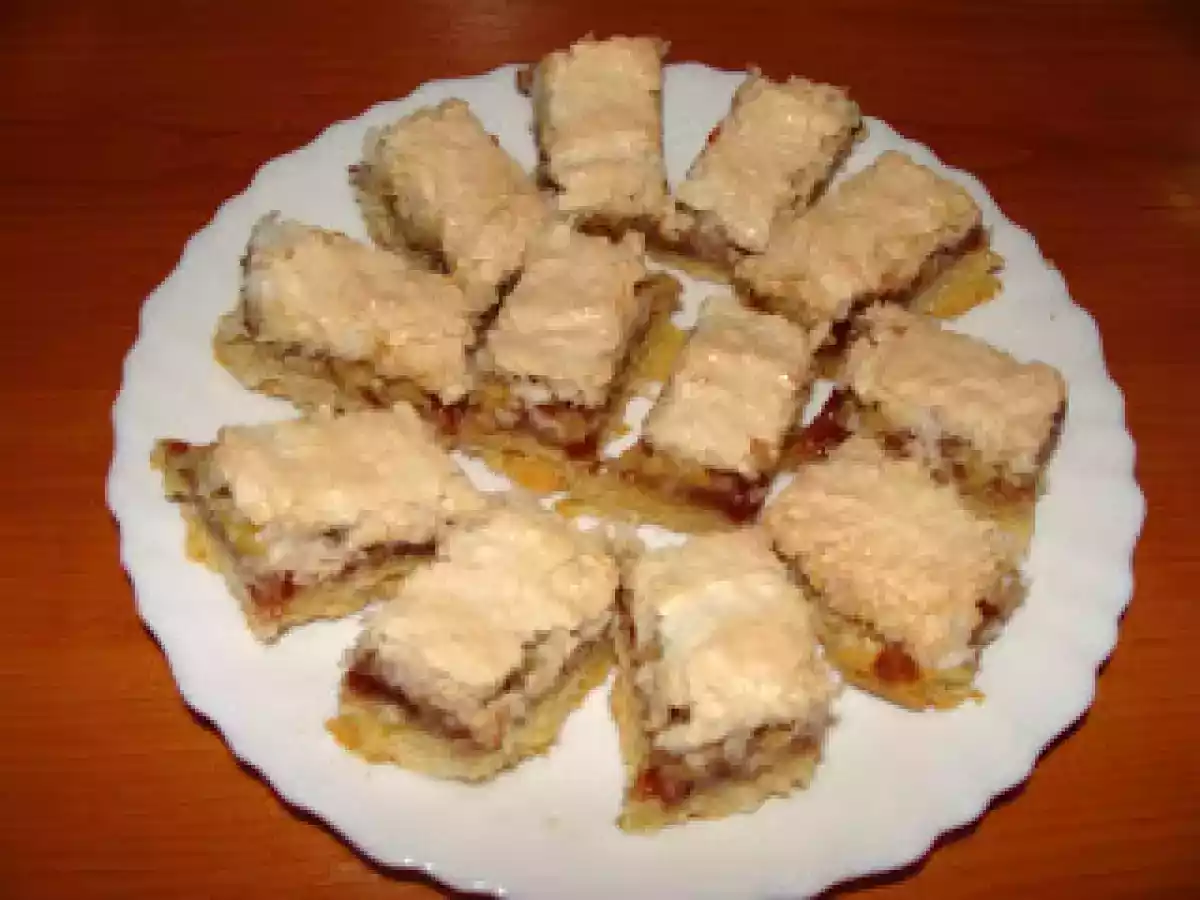 Prajitura cu dulceata, cocos si bezea - poza 6