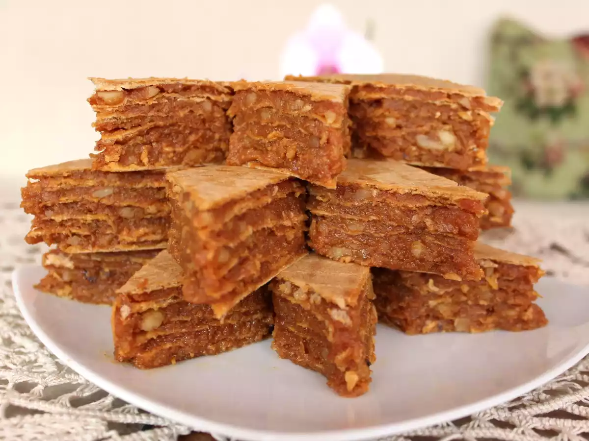 Prajitura cu foi de napolitane (reteta video)