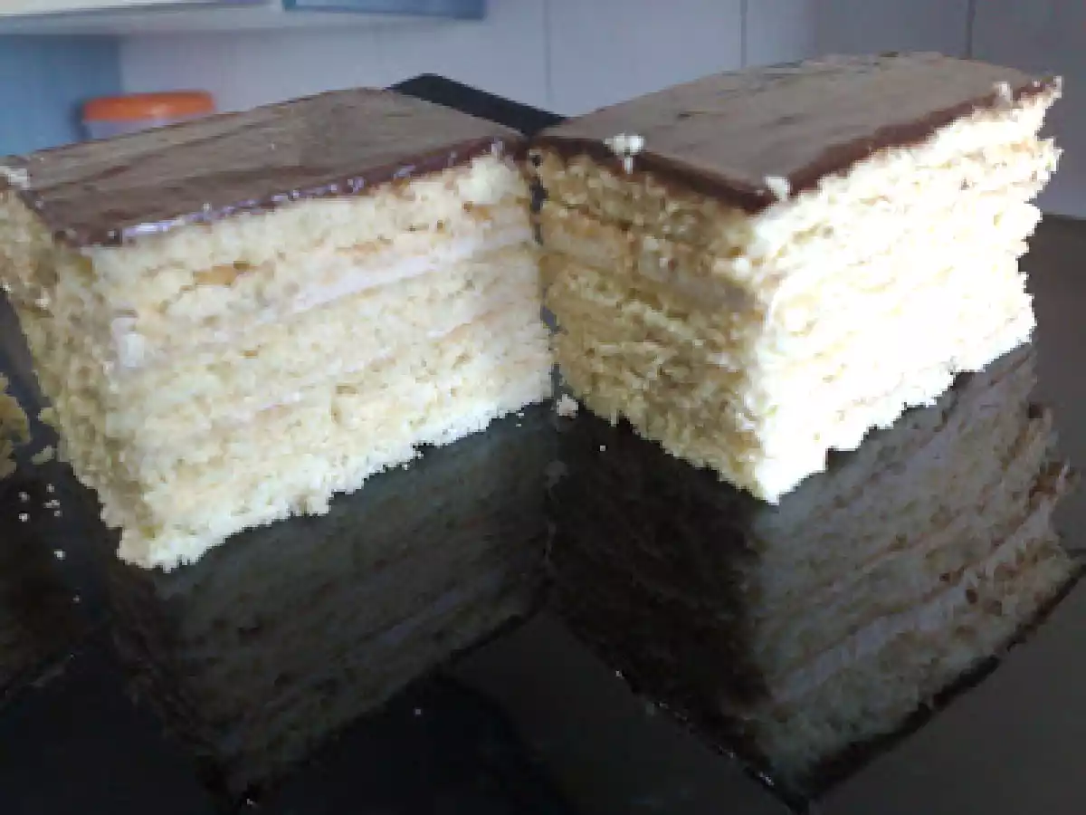 Prajitura cu foi de zahar ars si crema cu ness - poza 2