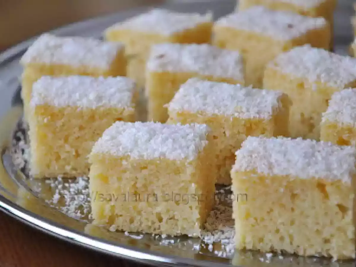 Prajitura cu iaurt si fulgi de cocos