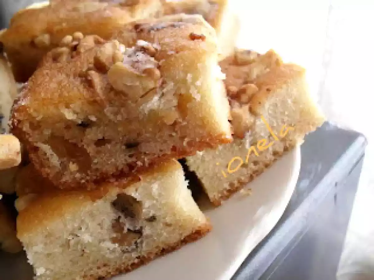 Prajitura cu iaurt si nuca