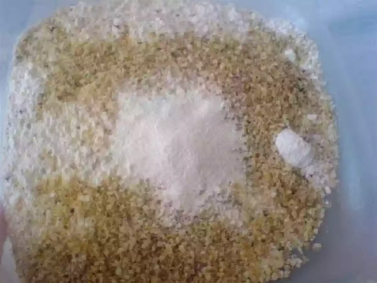 PRAJITURA CU LAMAIE SI NUCI - poza 5