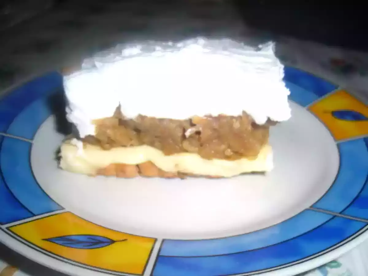 Prajitura cu mere, budinca si frisca