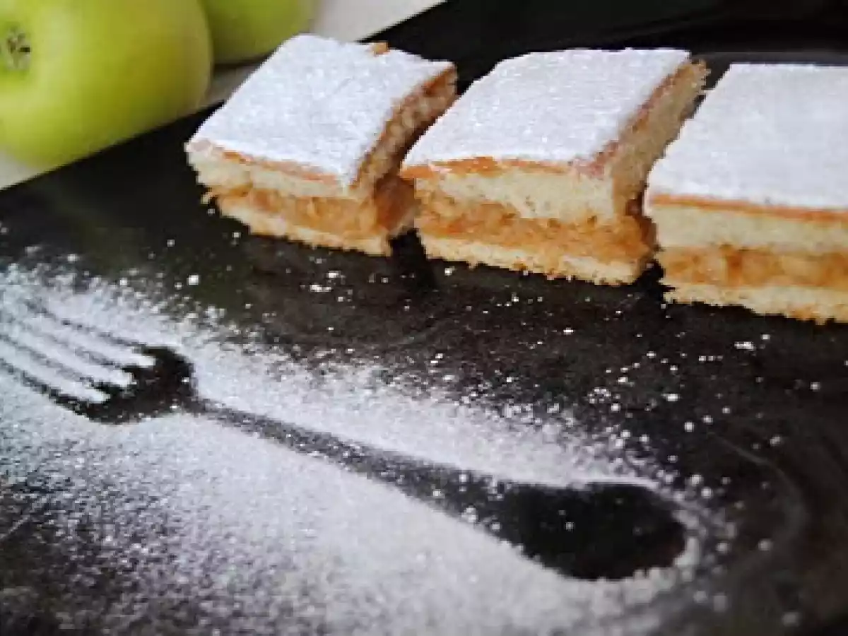 Prajitura cu mere cu foaie turnata