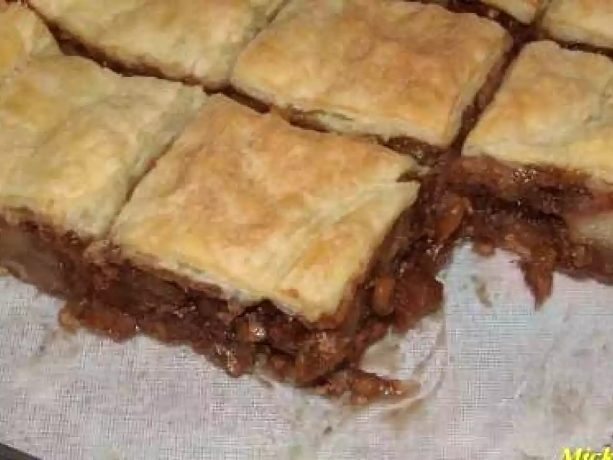 Prajitura cu mere, nuca si stafide