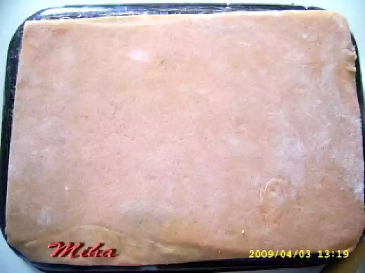 Prajitura cu mere si aluat cu suc de rosii - poza 4