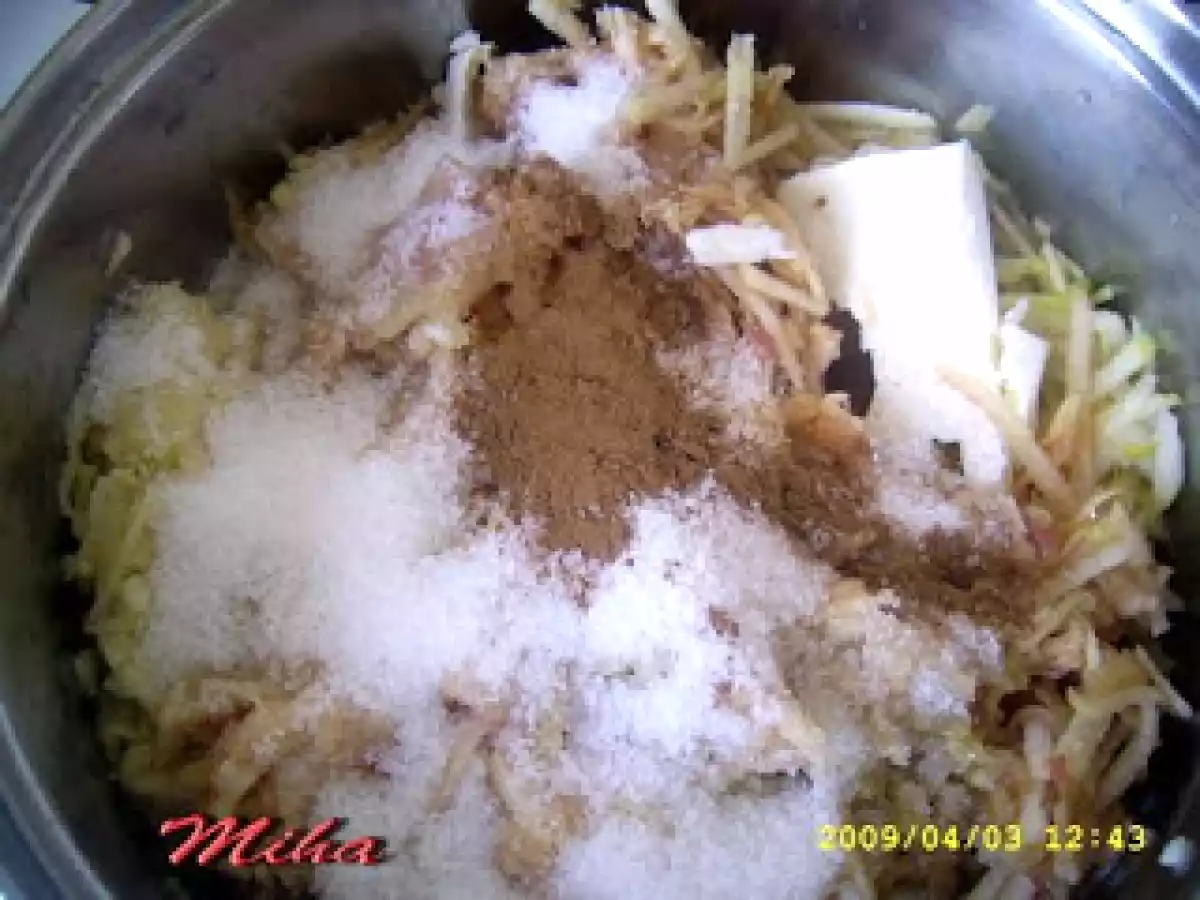 Prajitura cu mere si aluat cu suc de rosii - poza 5