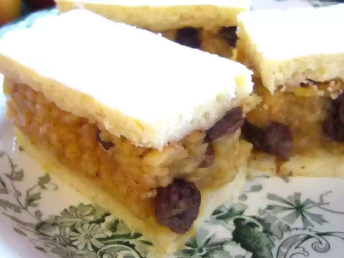 Prajitura cu mere si stafide