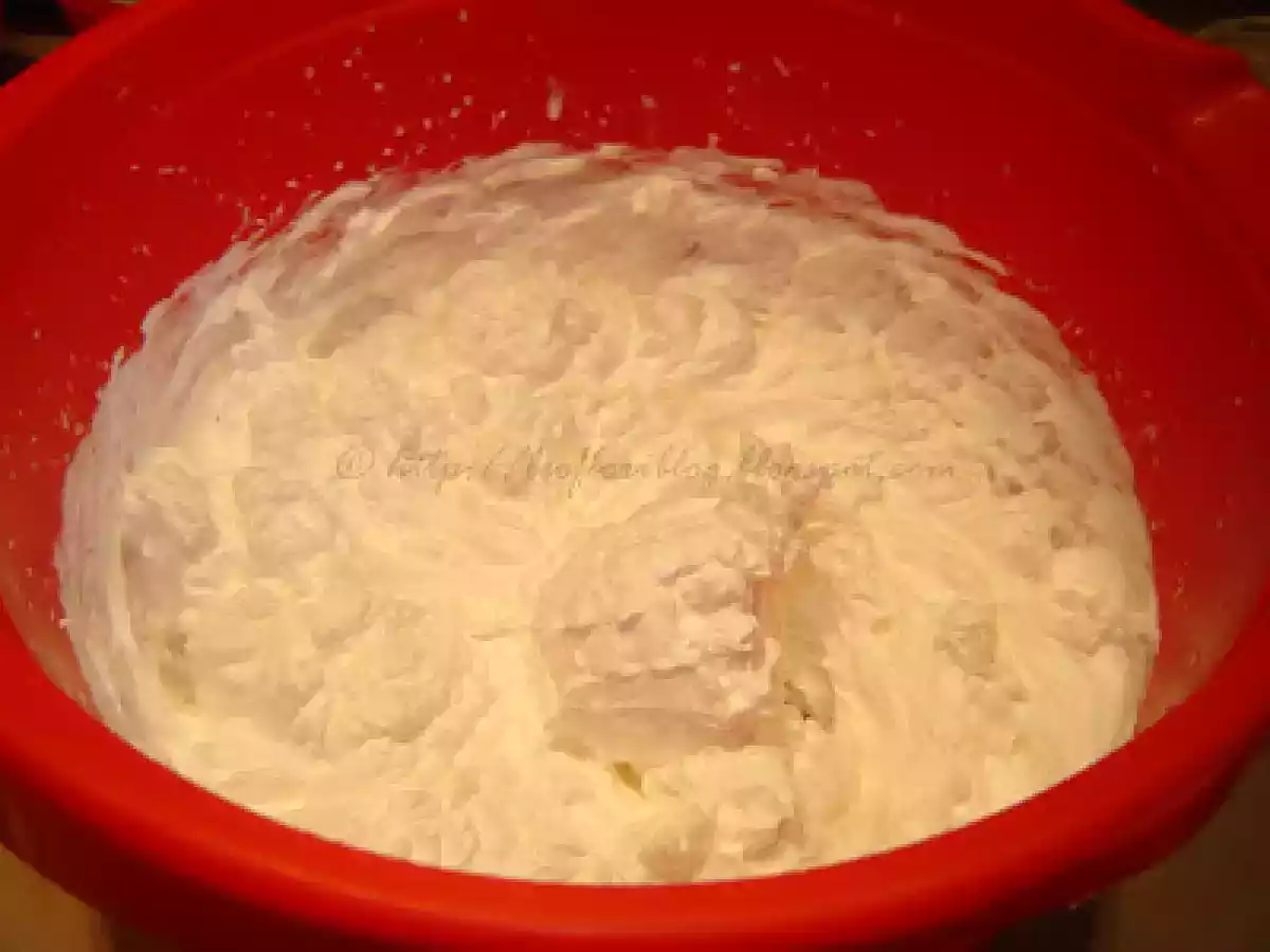 Prajitura cu mousse de ciocolata si mousse de piersici - poza 6