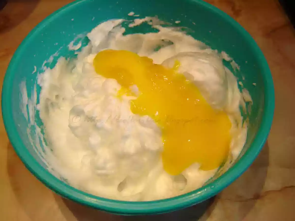 Prajitura cu mousse de ciocolata si mousse de piersici - poza 10