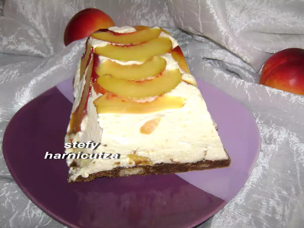 Prajitura cu nectarine si piscoturi - fara coacere