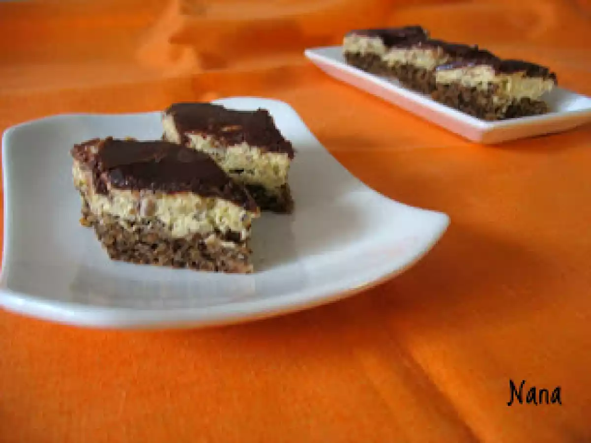 PRAJITURA CU NUCA SI CREMA CU CAFEA SI NUCA PRAJITA