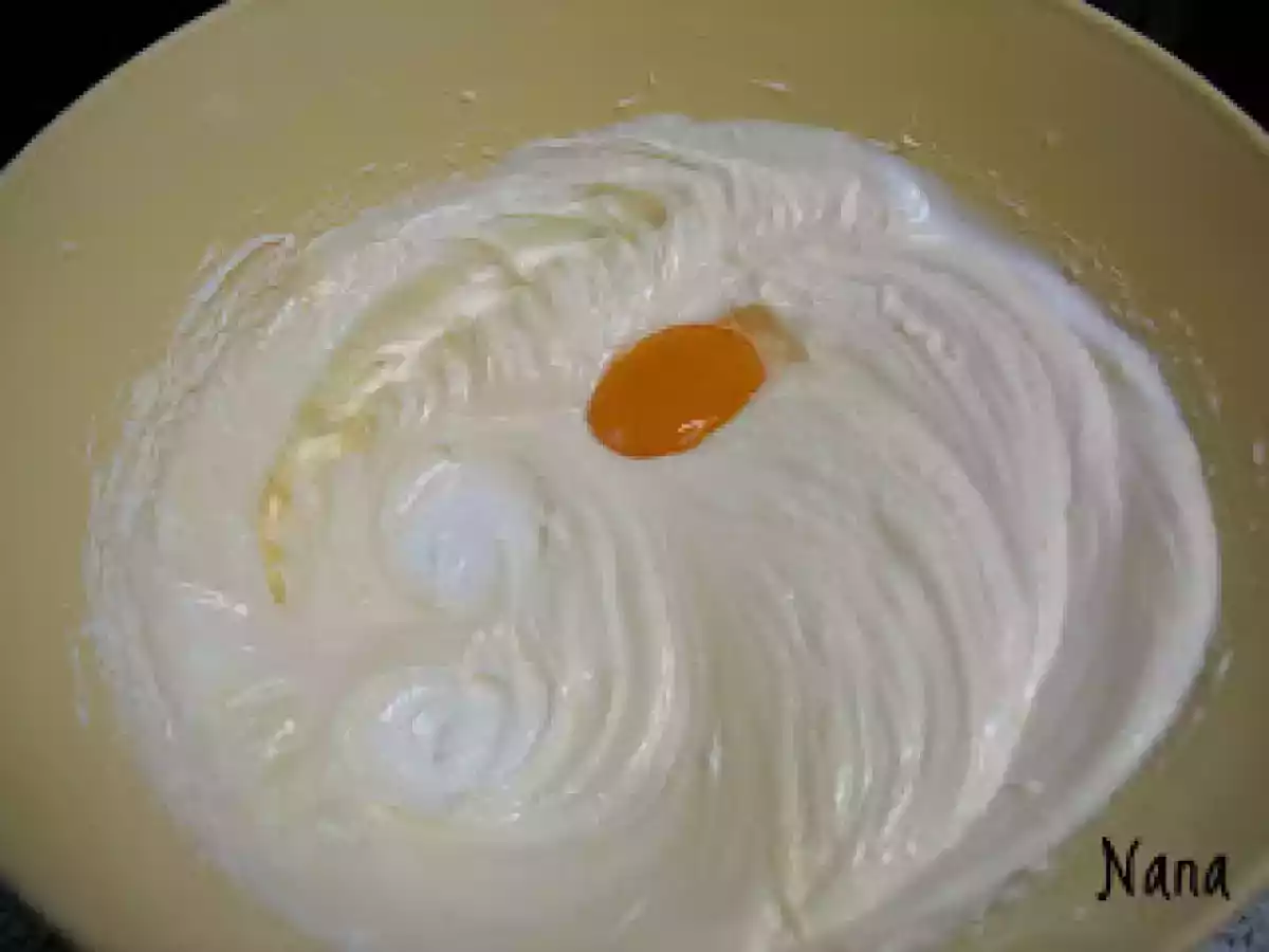 PRAJITURA CU NUCA SI CREMA CU CAFEA SI NUCA PRAJITA - poza 2