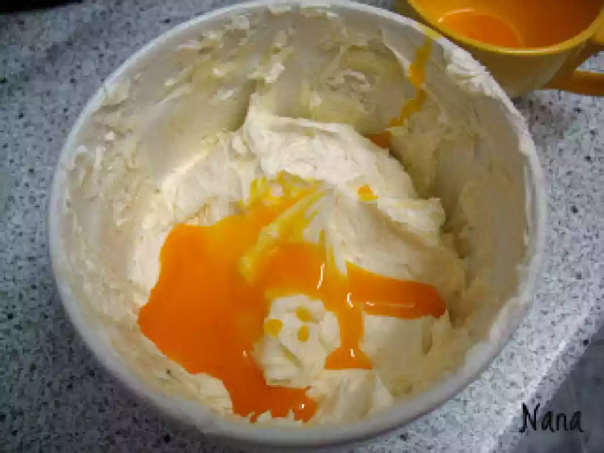 PRAJITURA CU NUCA SI CREMA CU CAFEA SI NUCA PRAJITA - poza 5