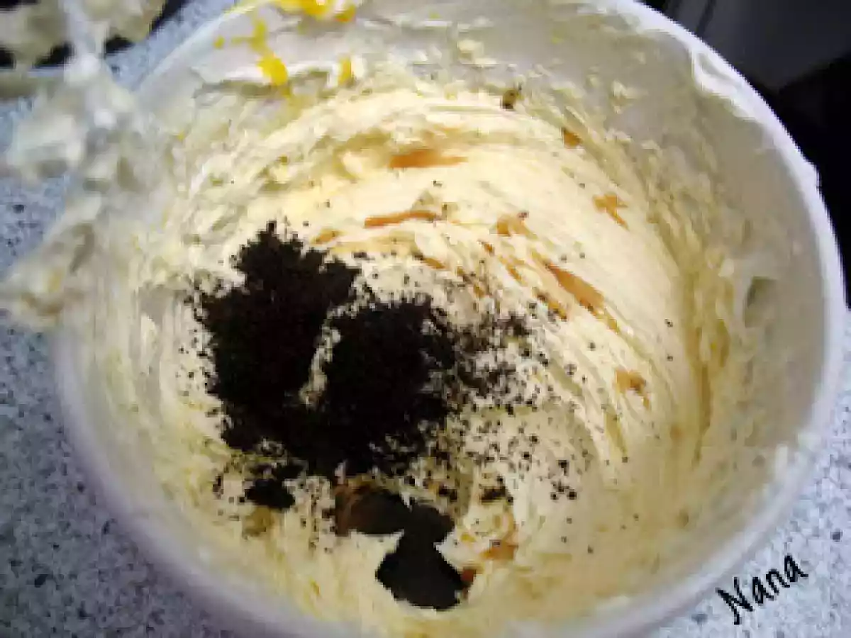 PRAJITURA CU NUCA SI CREMA CU CAFEA SI NUCA PRAJITA - poza 6