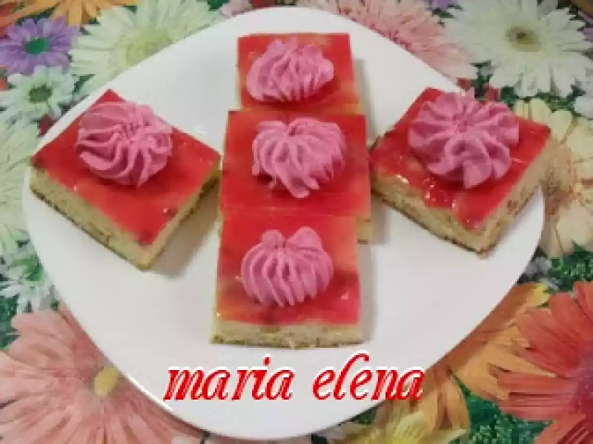 Prajitura cu rabarbura, budinca, tort-gelee si frisca