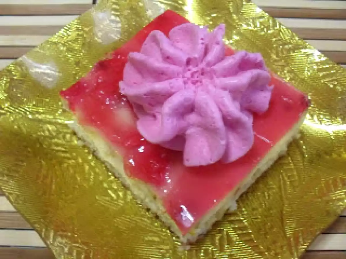 Prajitura cu rabarbura, budinca, tort-gelee si frisca - poza 3