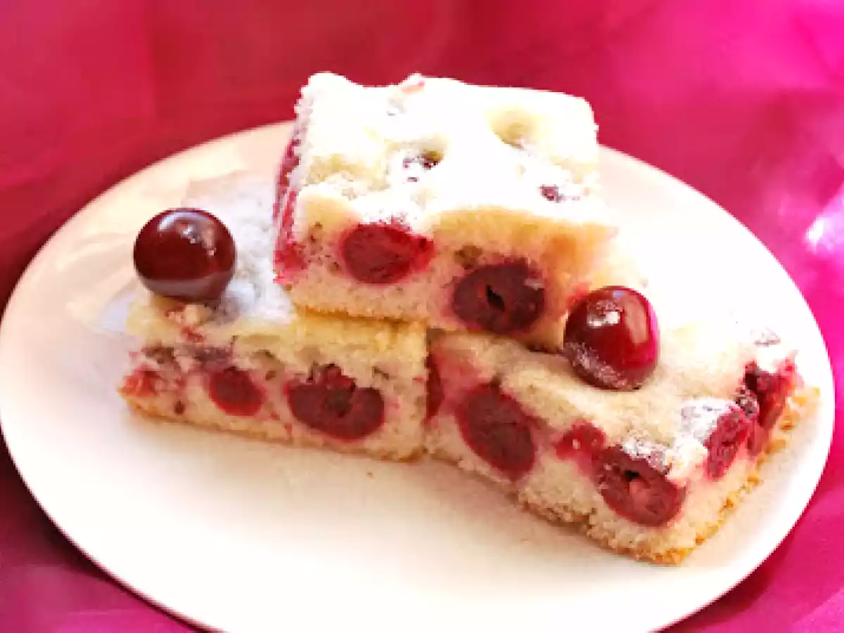 Prajitura cu visine - deliciu fructat de vara! :D - poza 3