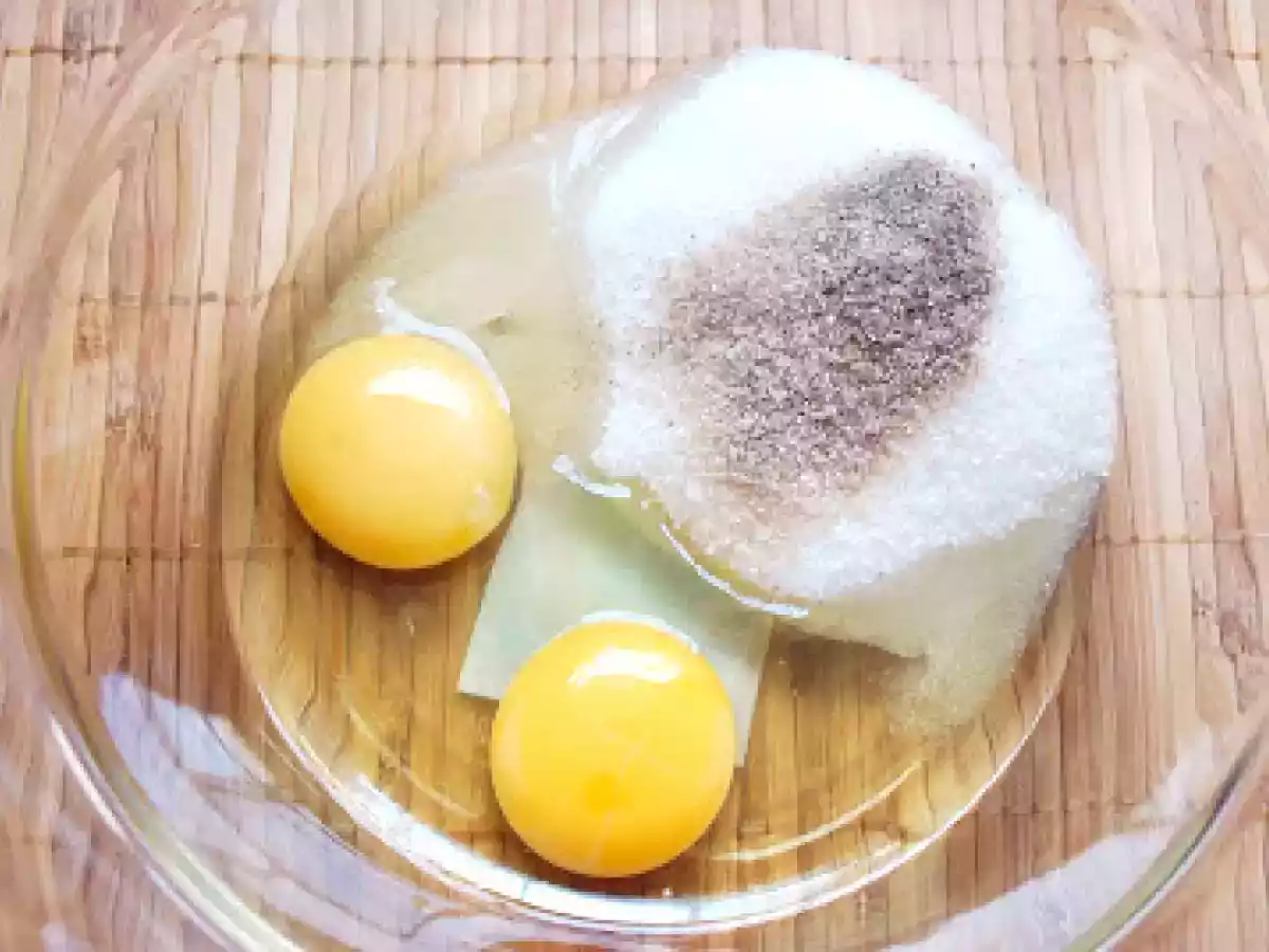 Prajitura cu visine - deliciu fructat de vara! :D - poza 5