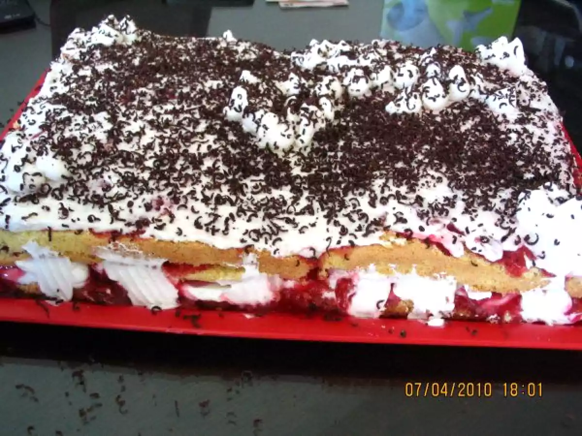 Prajitura cu visine si frisca