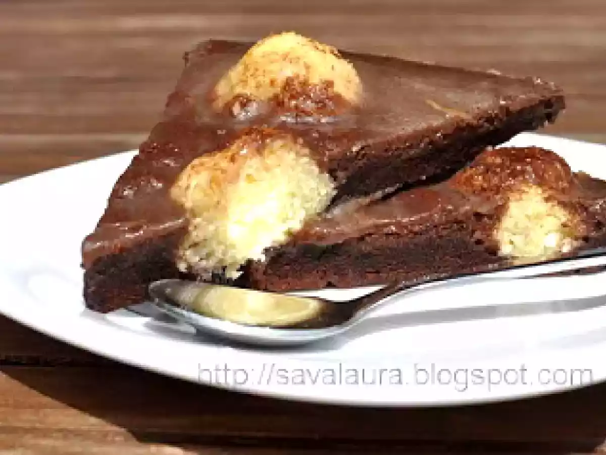 Prajitura de ciocolata cu bilute de branza si cocos