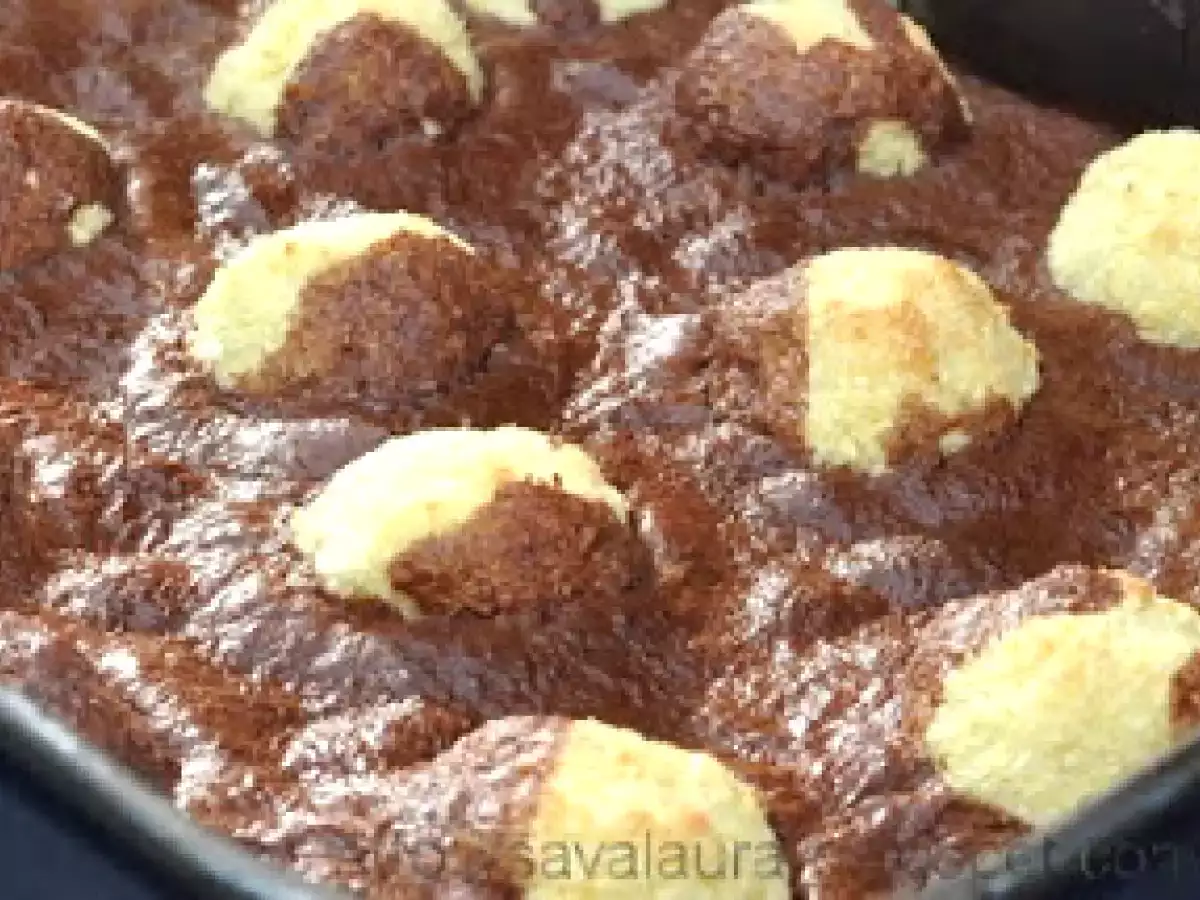 Prajitura de ciocolata cu bilute de branza si cocos - poza 2