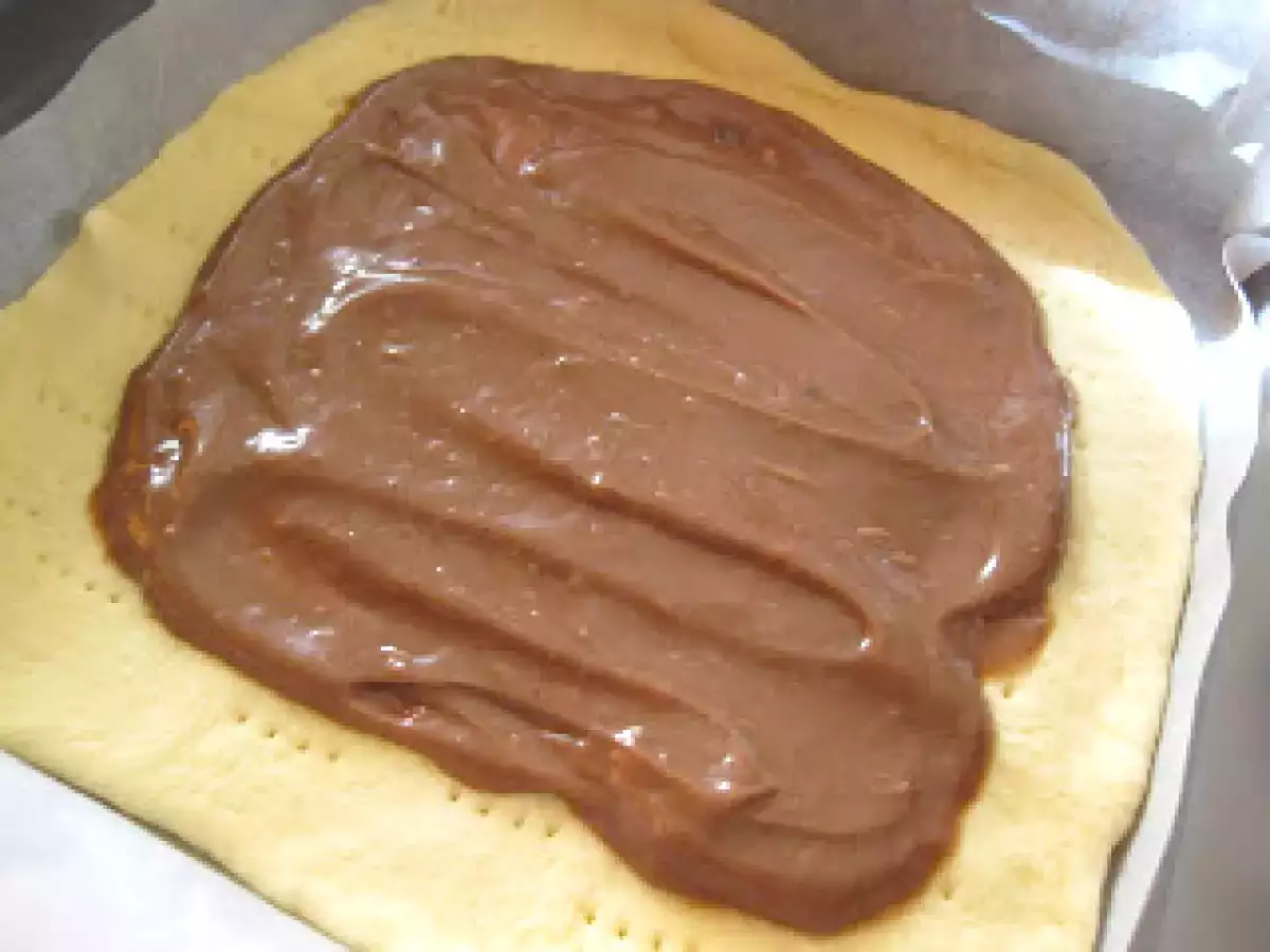 Prajitura din aluat cu crema custard de ciocolata. - poza 3