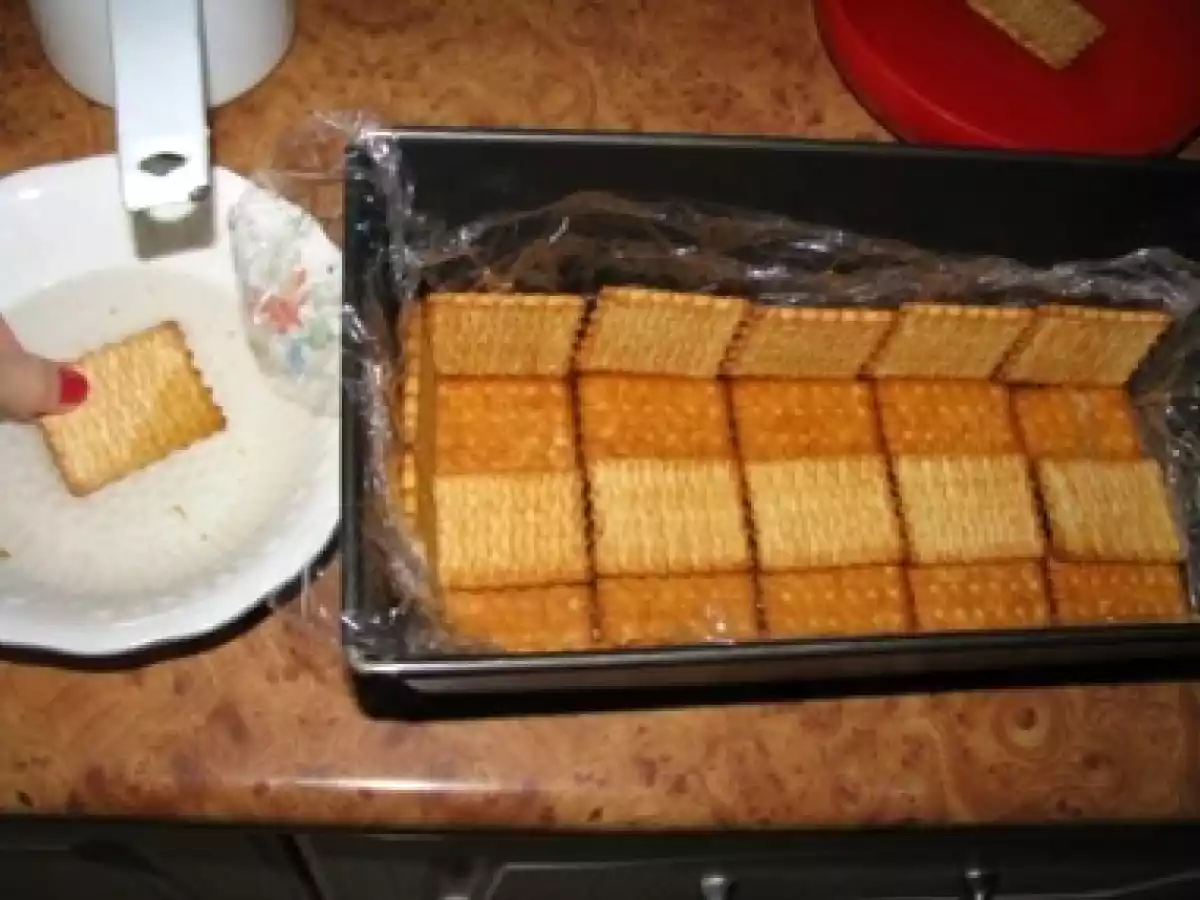 Prajitura din pudding cu biscuiti - poza 6