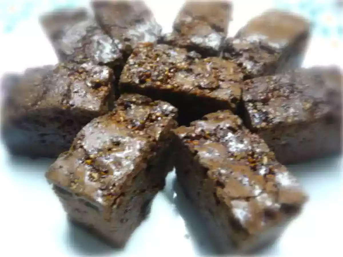 Prajitura neagra cu alune