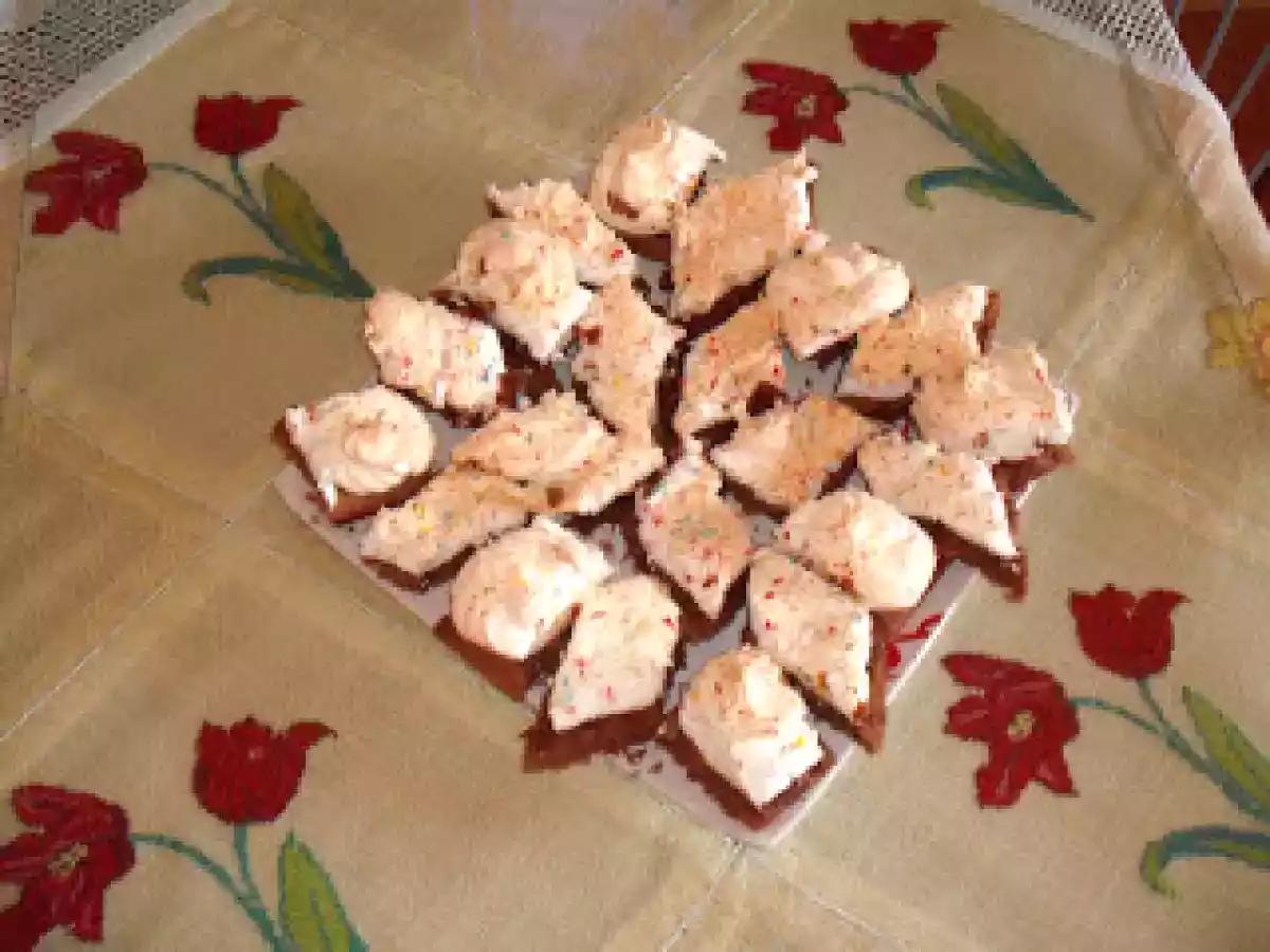 Prajitura NOAPTE SI ZI cu gem de caise