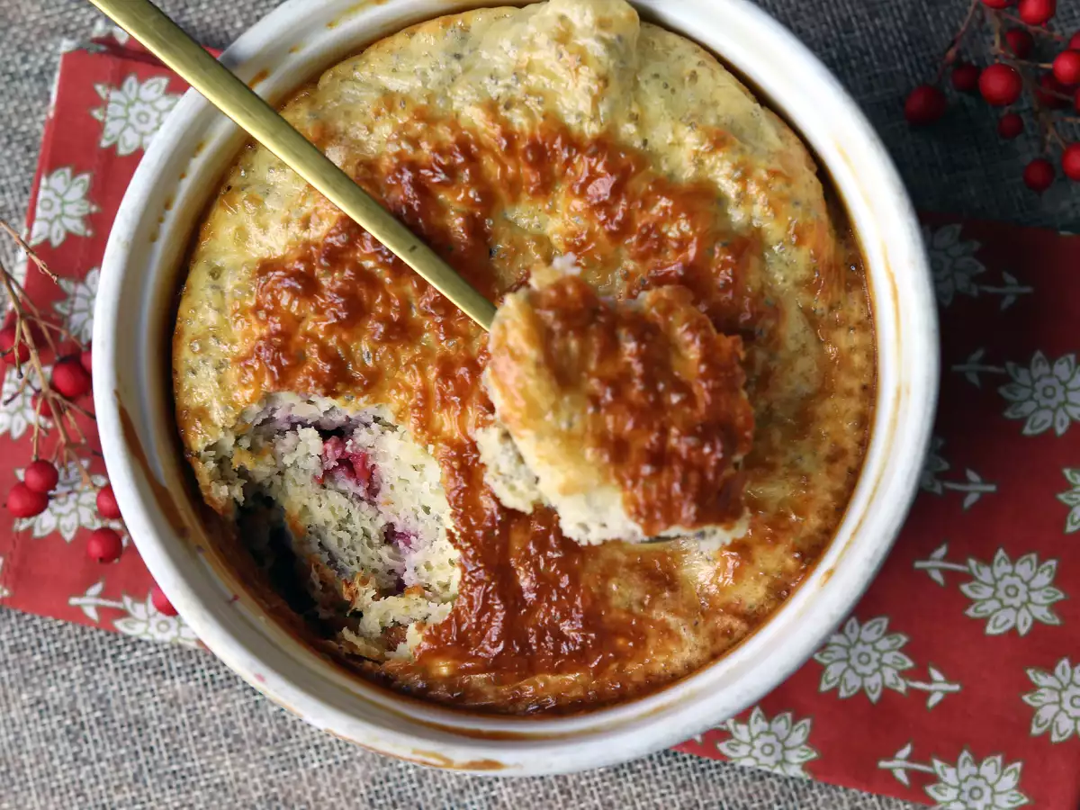 Prăjitură proteică super-simplă cu fructe roșii - poza 3