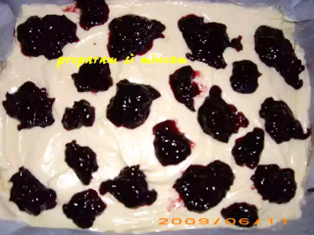 Prajitura pufoasa cu gem de cirese - poza 4