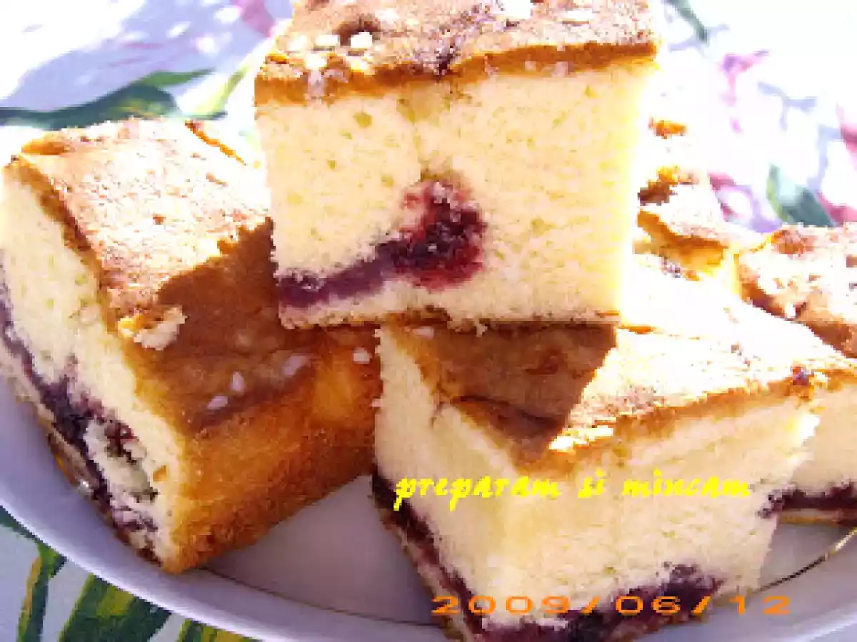 Prajitura pufoasa cu gem de cirese - poza 7