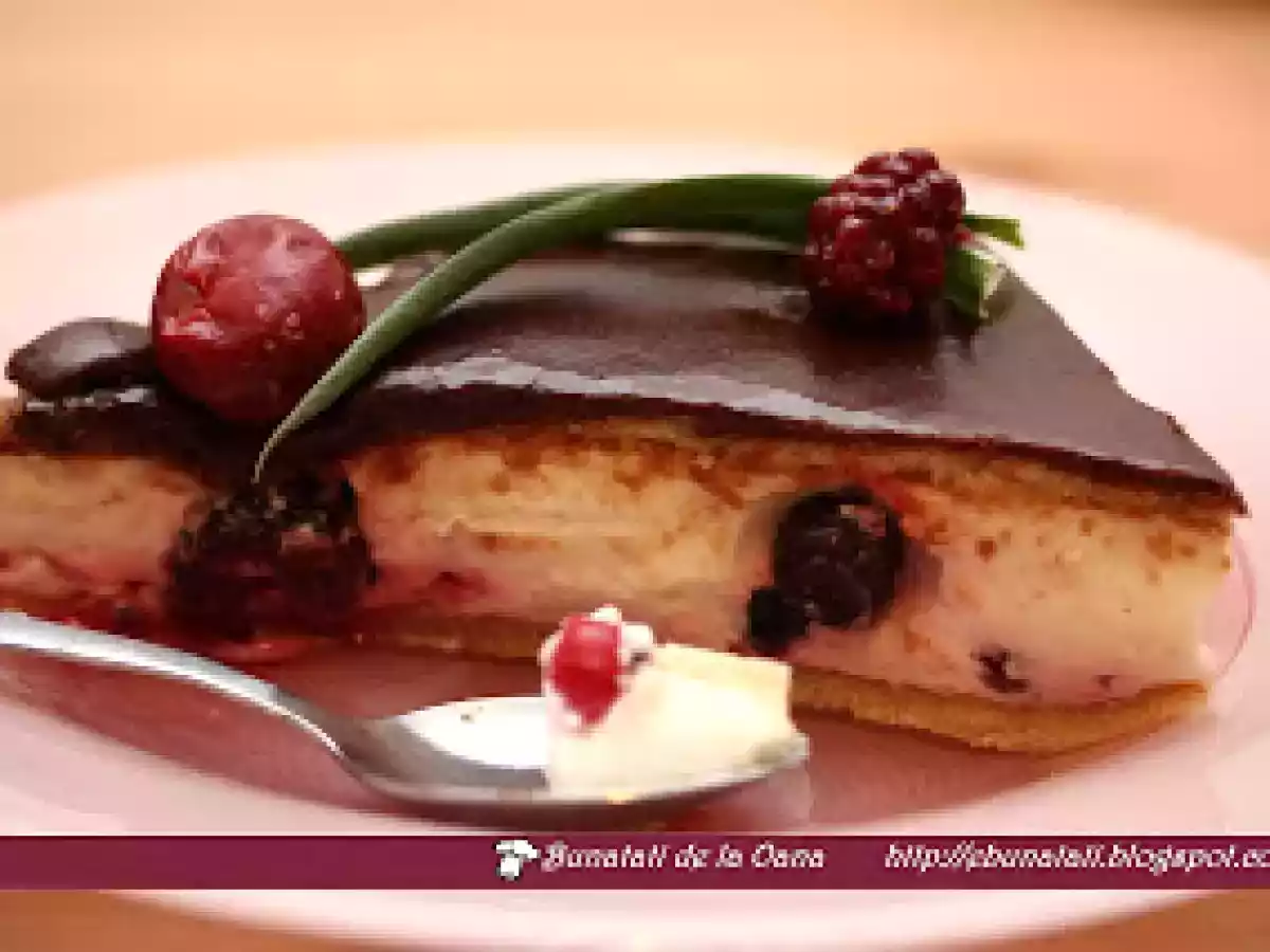 Prajitura rapida cu iaurt si fructe de padure