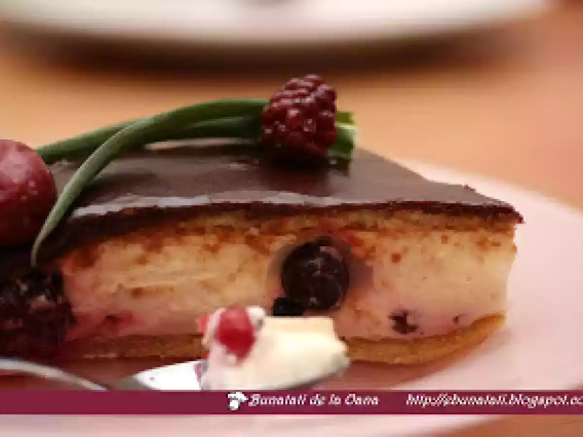 Prajitura rapida cu iaurt si fructe de padure - poza 2