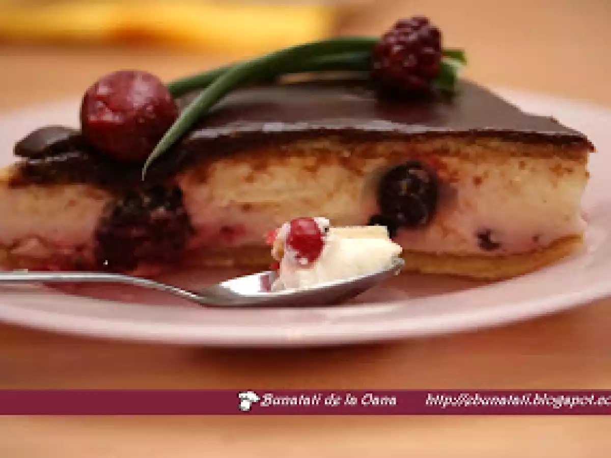 Prajitura rapida cu iaurt si fructe de padure - poza 3