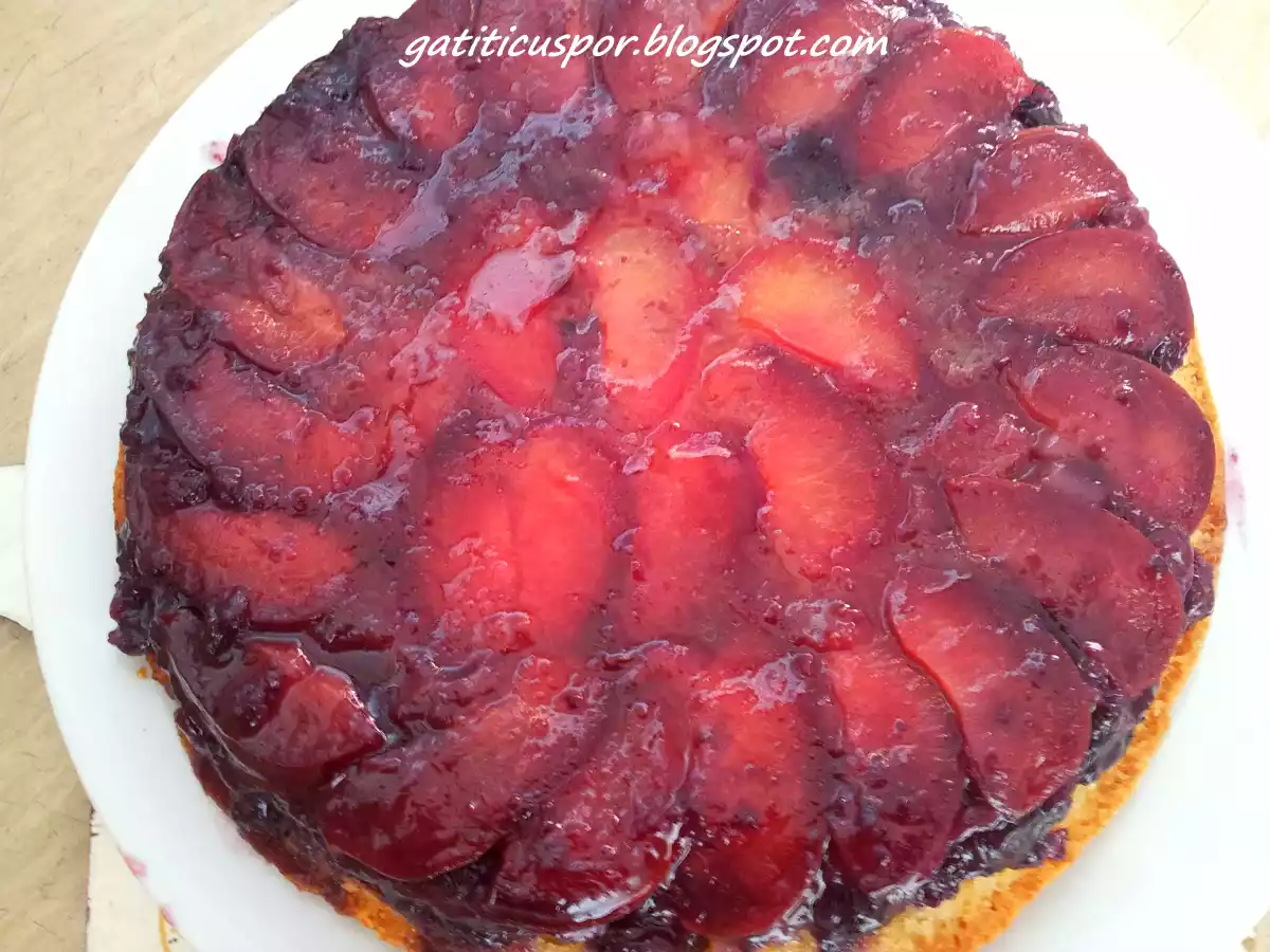 Prajitura Rasturnata Cu Prune Si Afine