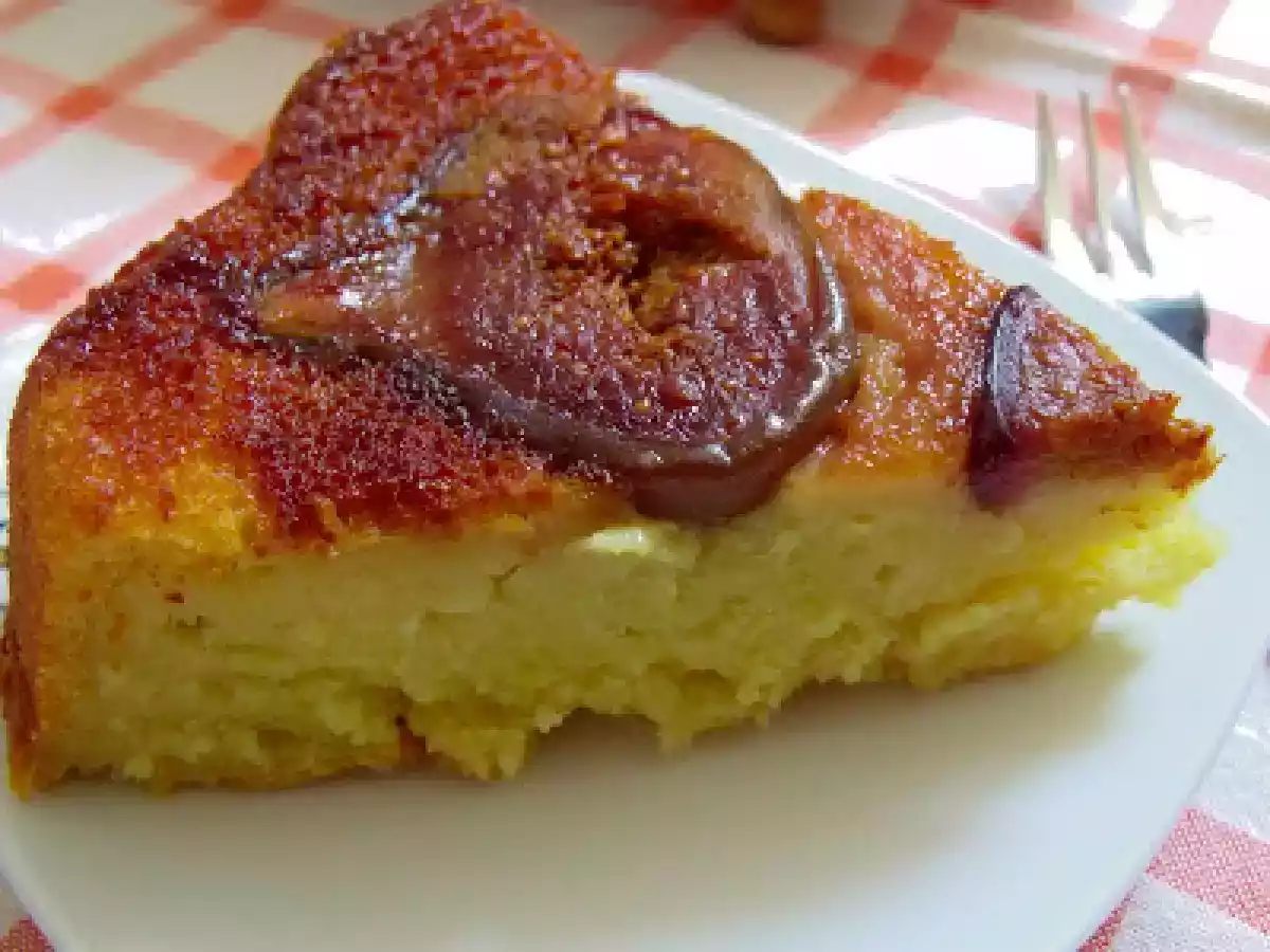 PRAJITURA RASTURNATA CU SMOCHINE SI MASCARPONE