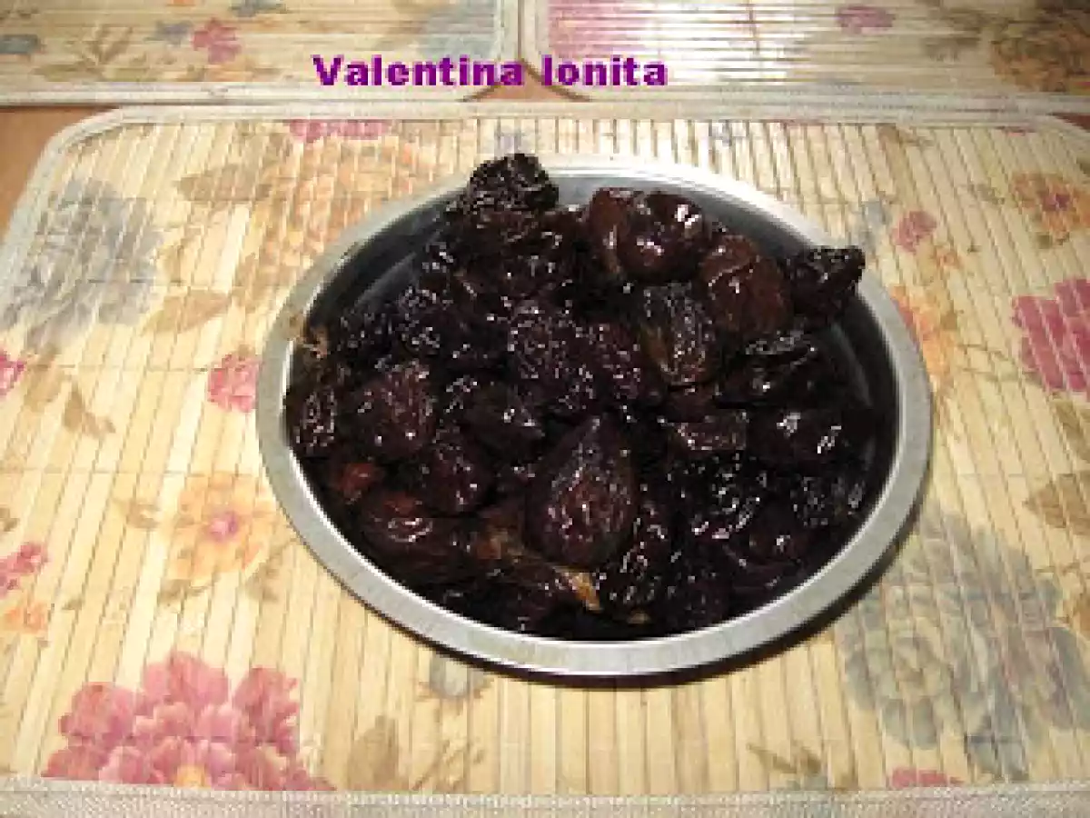 PRAJITURA SFARAMICIOASA CU PRUNE USCATE - poza 2