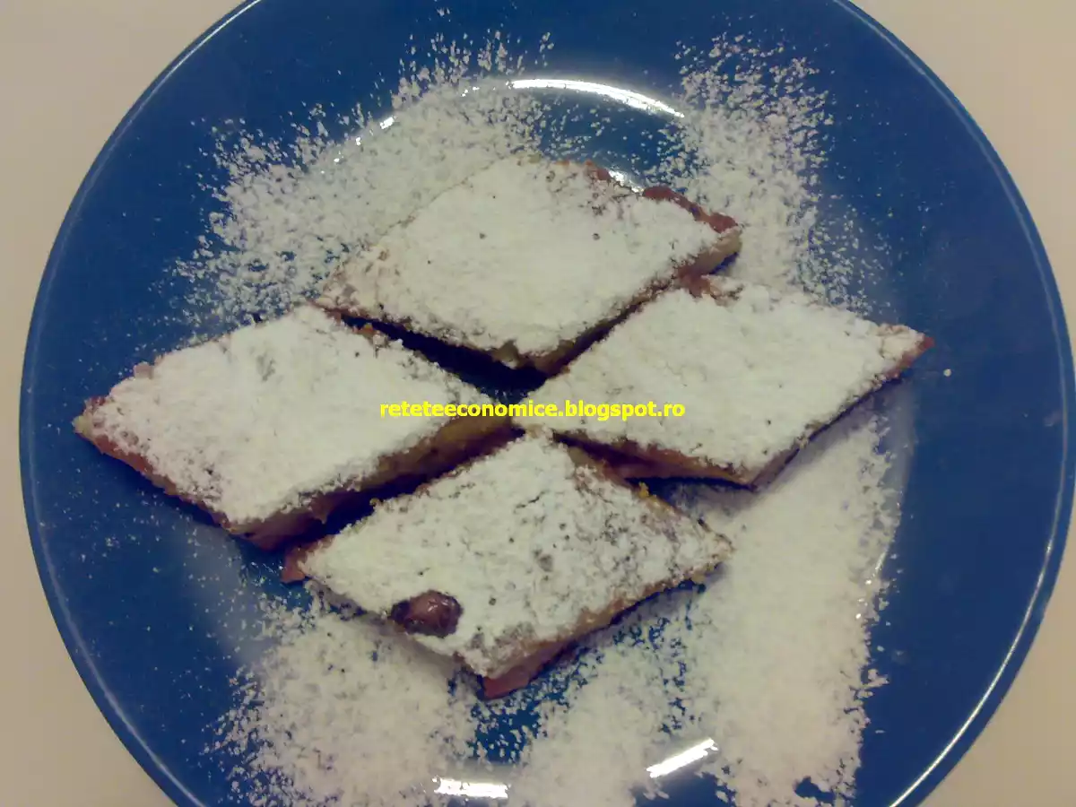 Prajitura simpla cu iaurt si capsuni