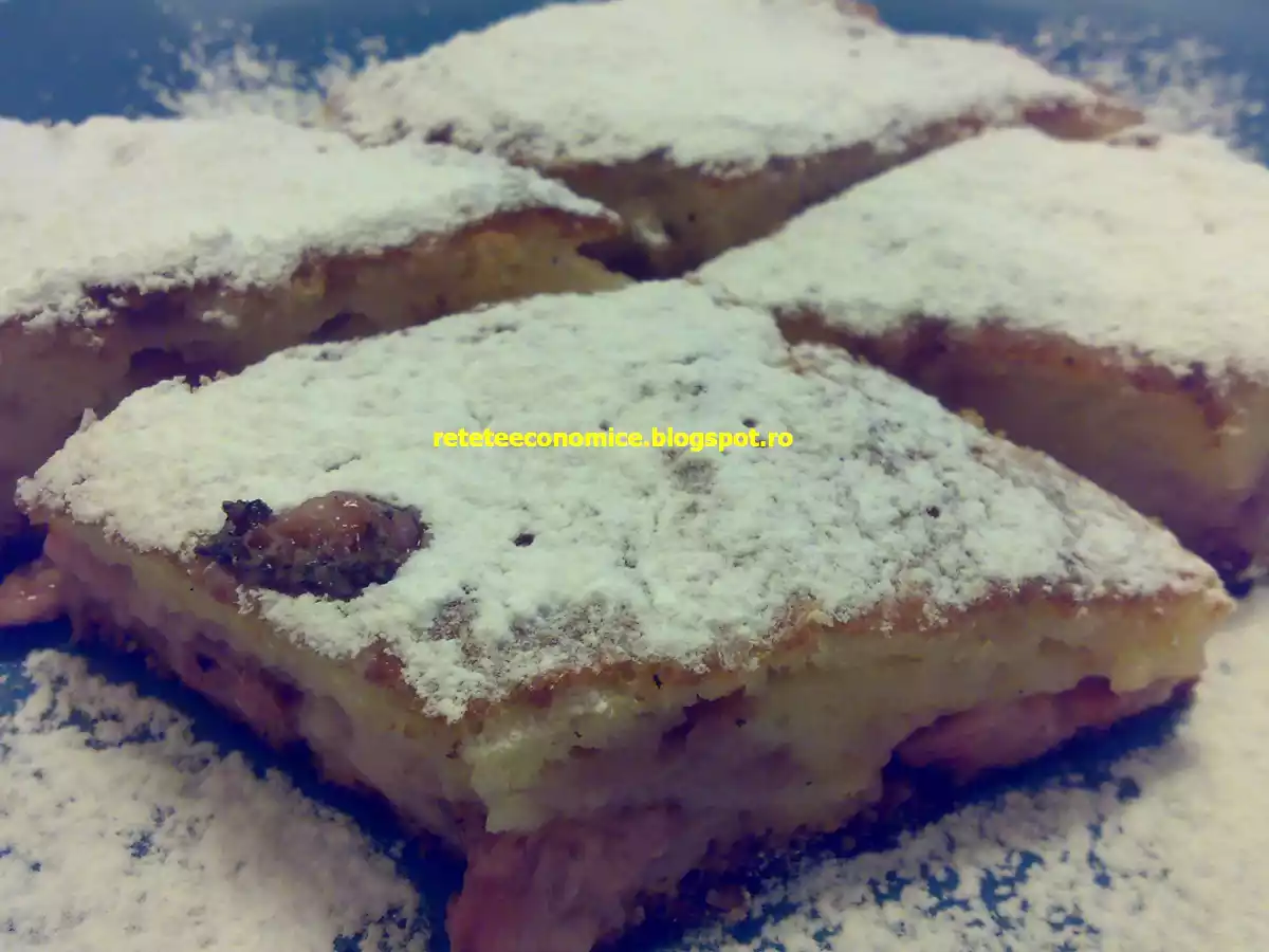 Prajitura simpla cu iaurt si capsuni - poza 3