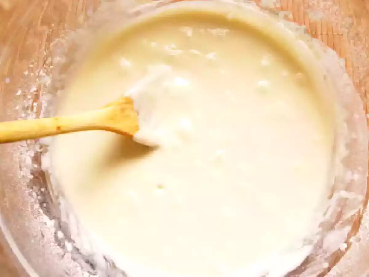 Prajitura turnata cu branza sau mere - poza 6