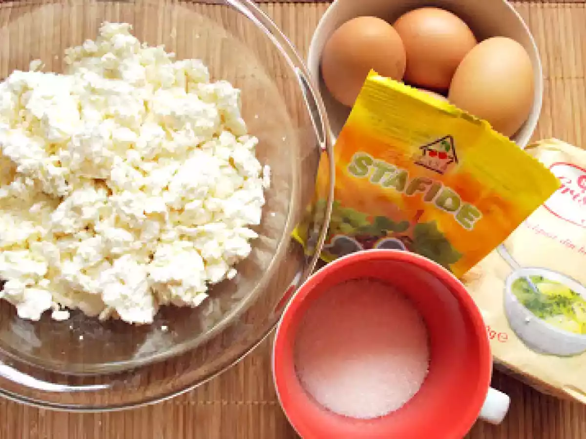 Prajitura turnata cu branza sau mere - poza 8