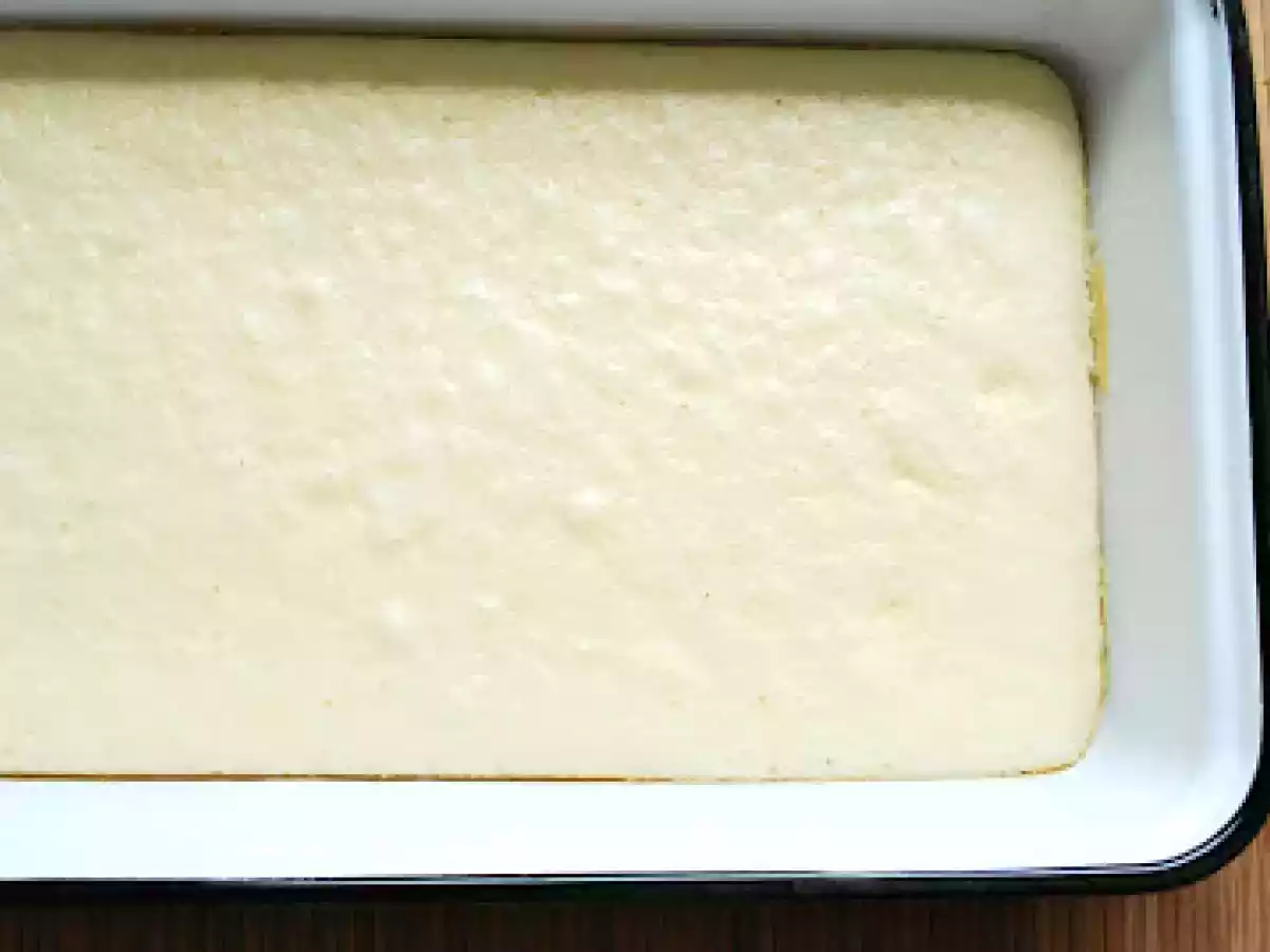 Prajitura turnata cu branza sau mere - poza 14