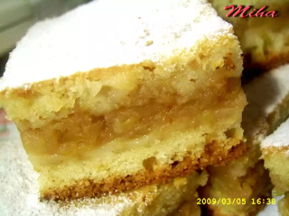 Prajitura turnata cu mere