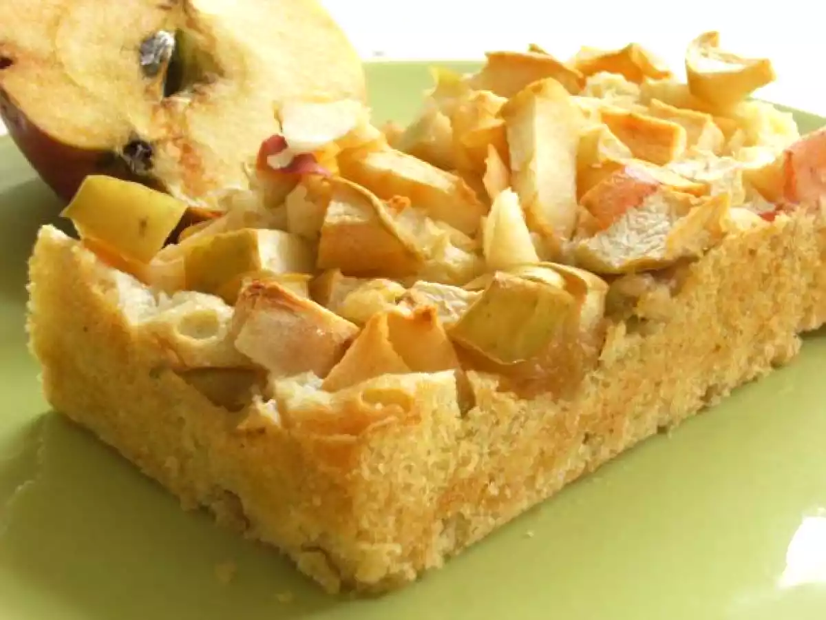 Prajitura turnata cu mere