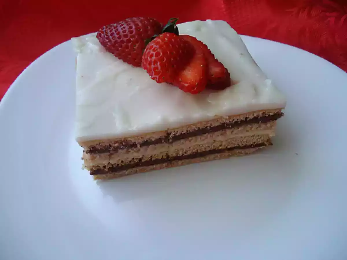 Prajiturica cu glazura alba (de post) - poza 2