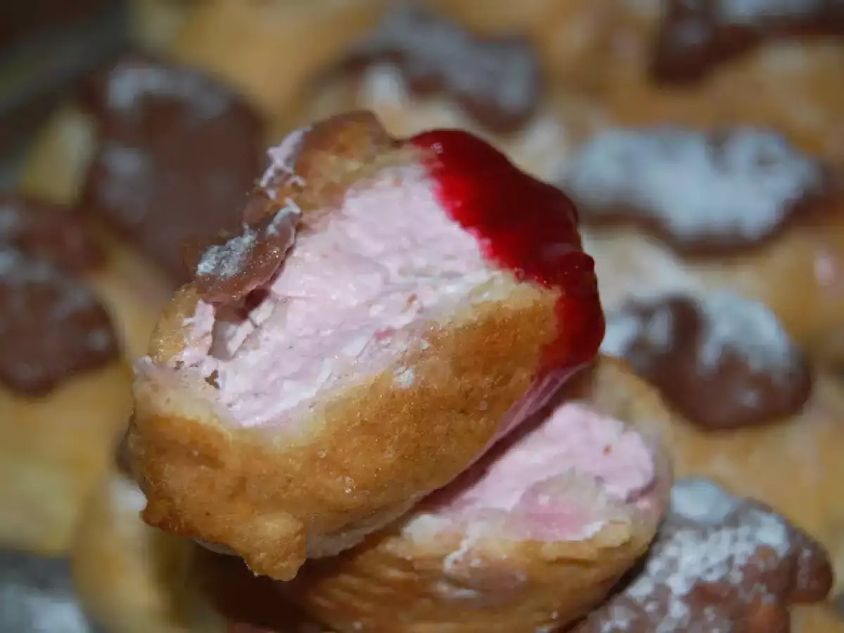 Profiterol cu crema de zmeura