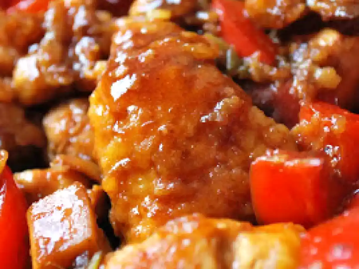 Pui calit cu ardei si muguri de bambus